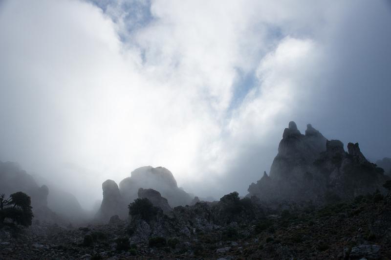 160919_0951_T06534_MonteCorrasi_hd.jpg - Aufstieg in Wolken zum Monte Corrasi